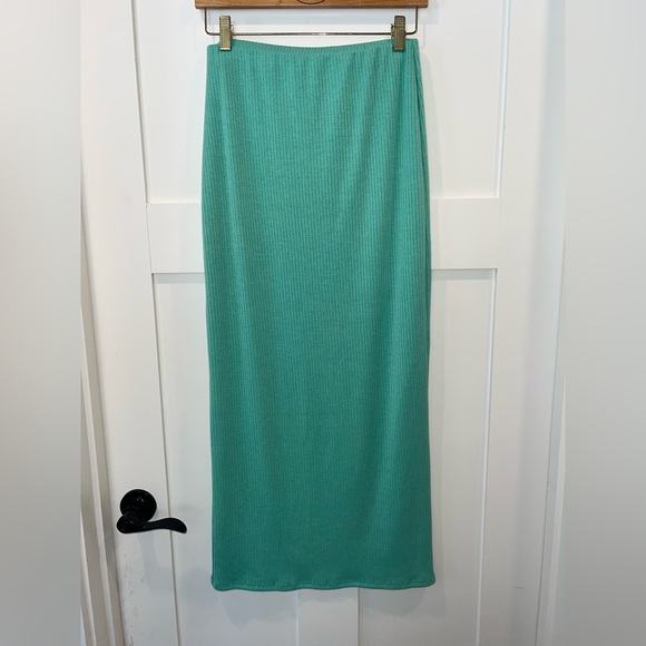 Heathery Green Ribbed Maxi Skirt Size Small - Picture 2 of 4